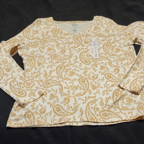 croft & barrow Tops - NWT Croft & Barrow Cream and Gold Paisley Long Sleeve Top